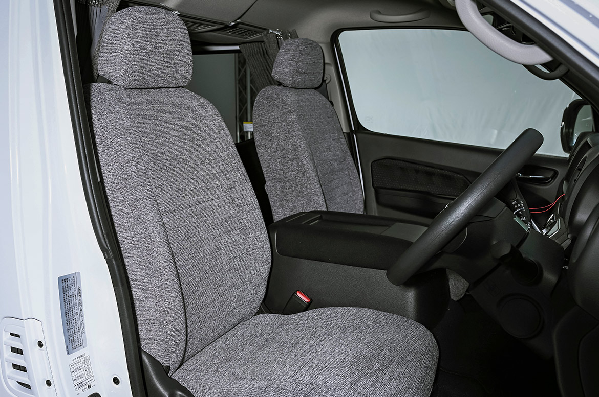 日産キャラバンプレミアムGXをベースにしたGMLVAN V-02のインテリア