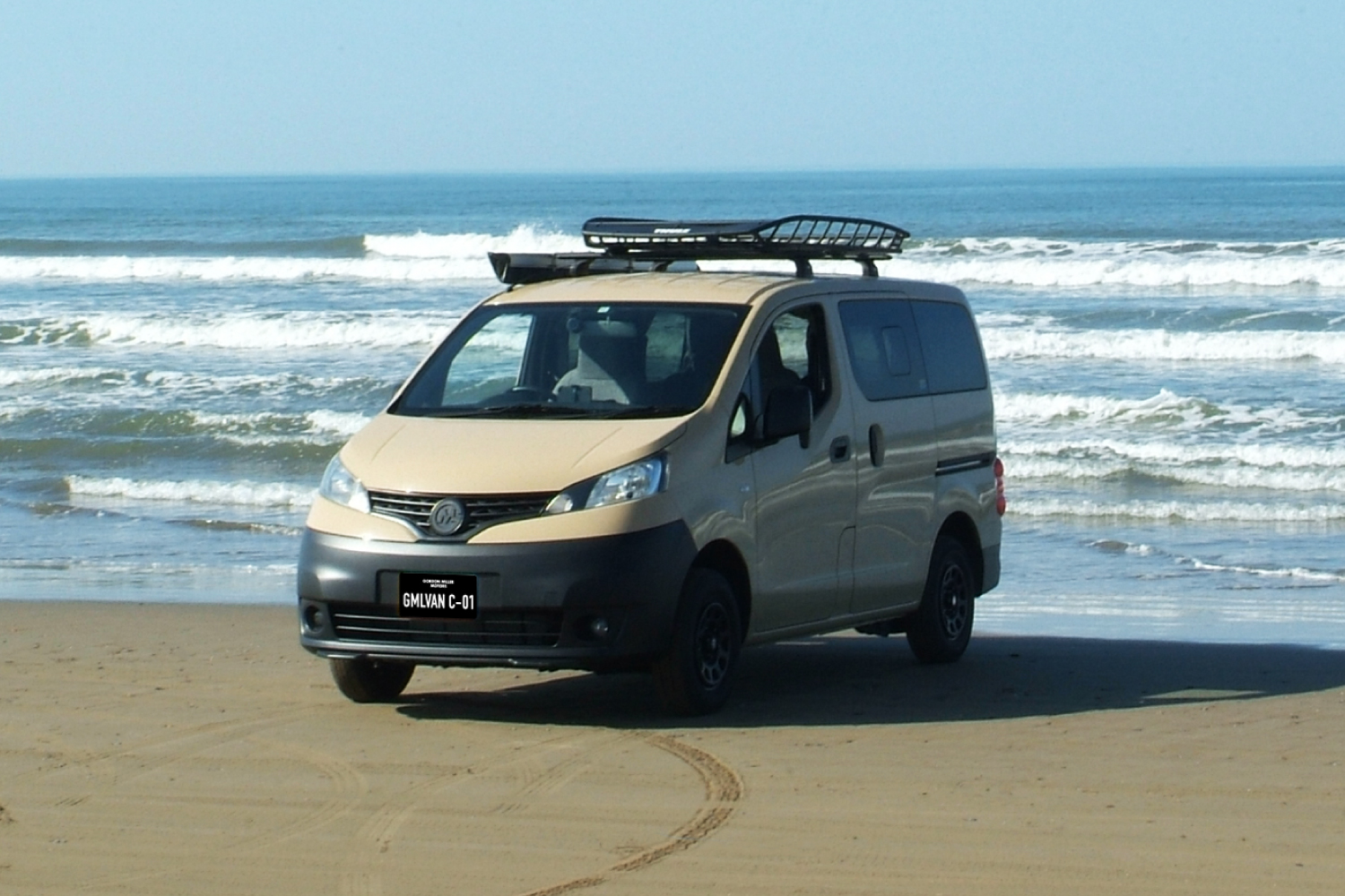 GORDON MILLER NV200で千里浜なぎさドライブウェイを走る