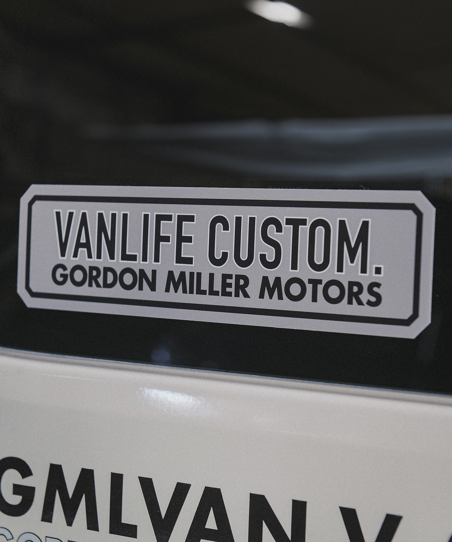 GORDON MILLERオリジナルステッカーよりインダストリアル感溢れる2025
