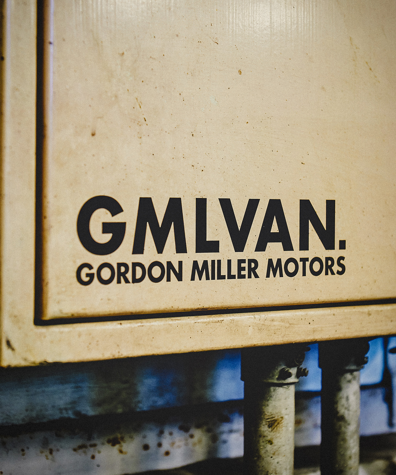 GORDON MILLERオリジナルステッカーよりインダストリアル感溢れる2025