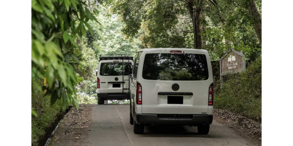 キャンプ場に集まるGMLVAN V-01