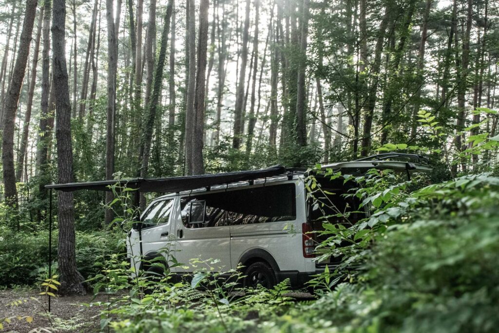 車中泊キャンプサイトの朝 FOLKWOOD VILLAGE八ヶ岳