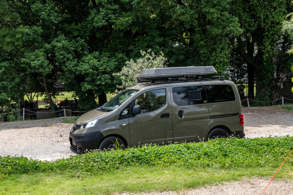 伊木山キャンプ場に到着するNV200ベースのC-01