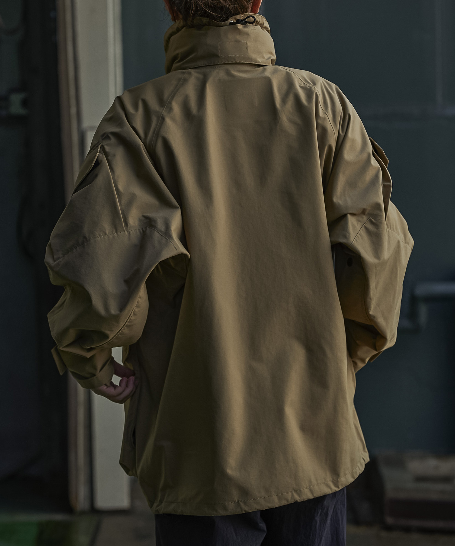 圧倒的な防水透湿性能。おしゃれに決まる本格派ECWCS PARKA JACKET