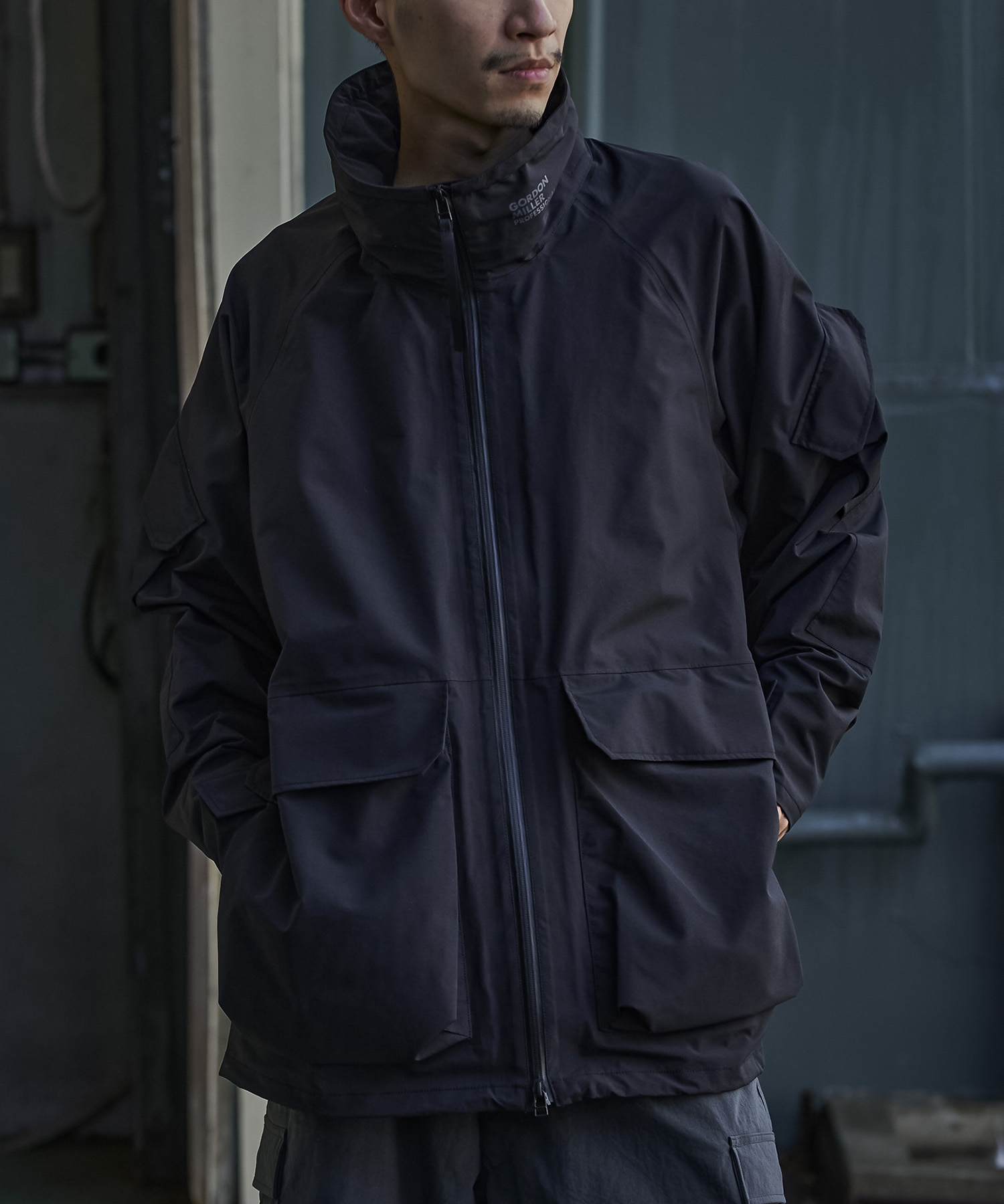 圧倒的な防水透湿性能。おしゃれに決まる本格派ECWCS PARKA JACKET