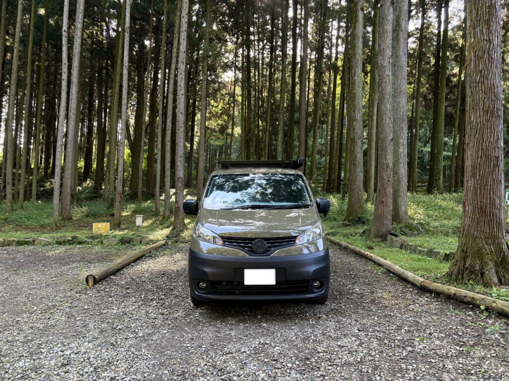 赤城ときわぎの森キャンプ場のRVパークに停車するC-01