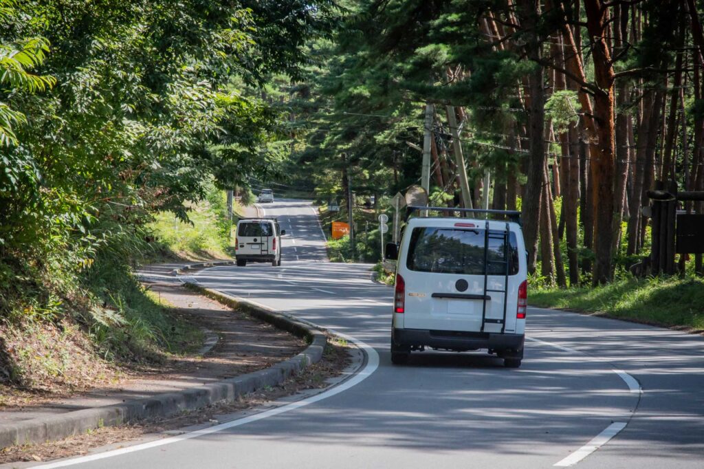 帰路につく参加者の車両