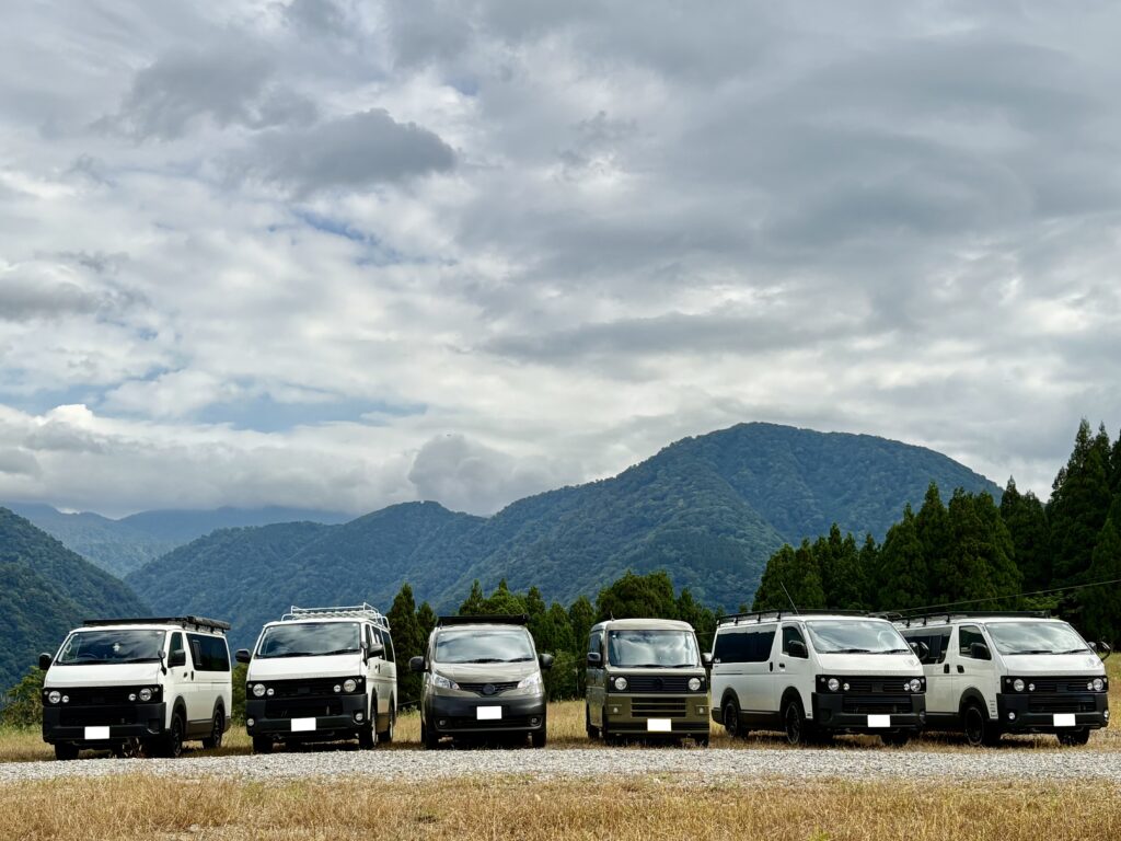 キャンプ場に並ぶGORDON MILLER MOTORS