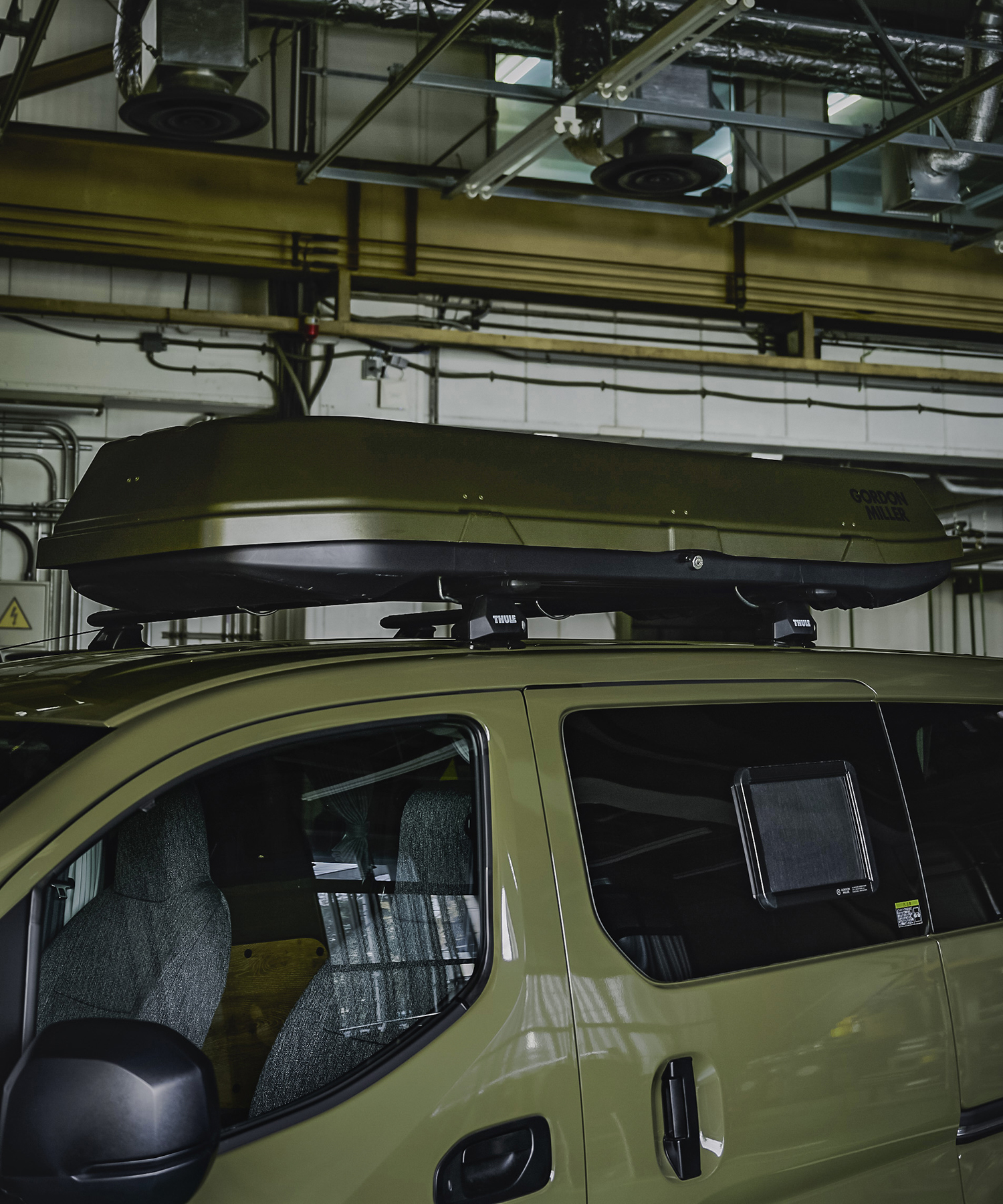 車中泊におすすめ 固定しやすいGORDON MILLERルーフボックス｜車両