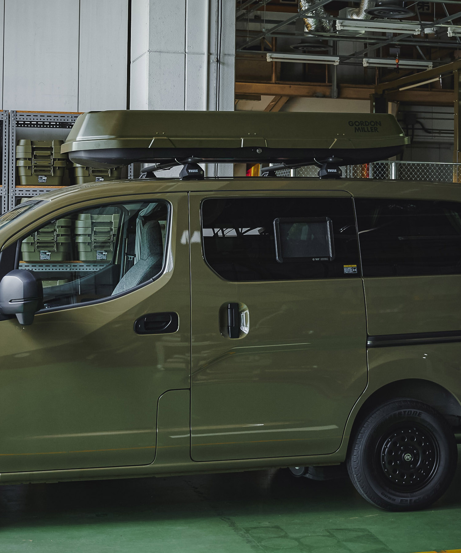 車中泊におすすめ 固定しやすいGORDON MILLERルーフボックス｜車両