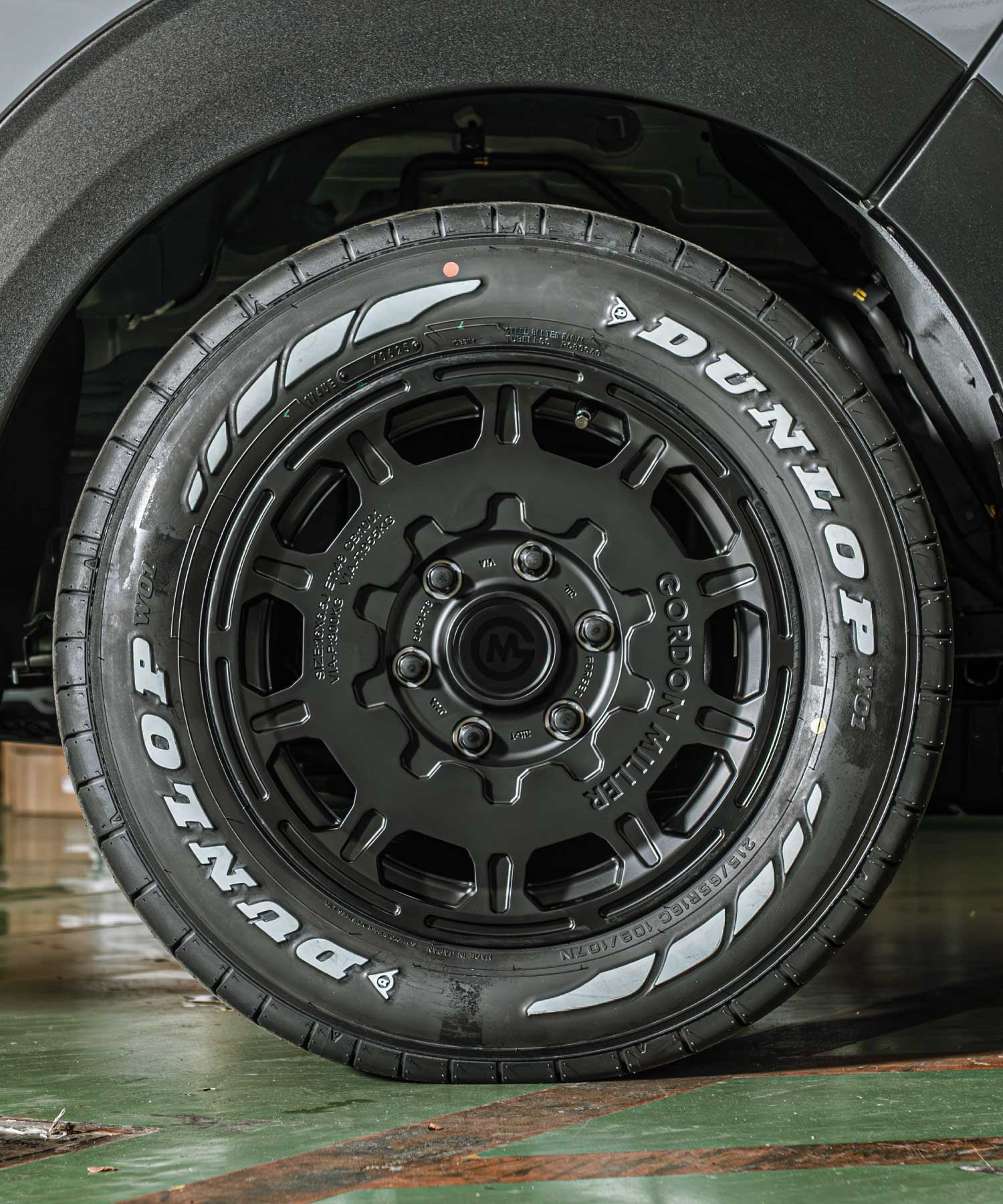 カスタムパーツ ホイール 車内 車中泊 車内収納 おしゃれ おすすめ タイヤ