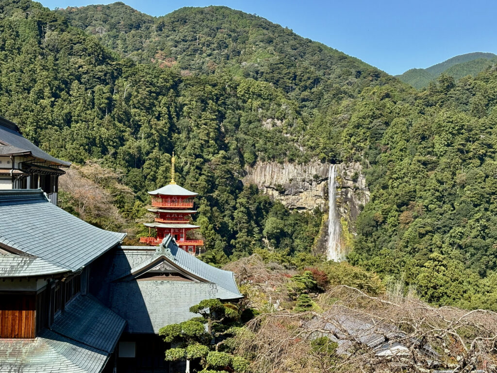 熊野那智大社 三重塔と那智の滝