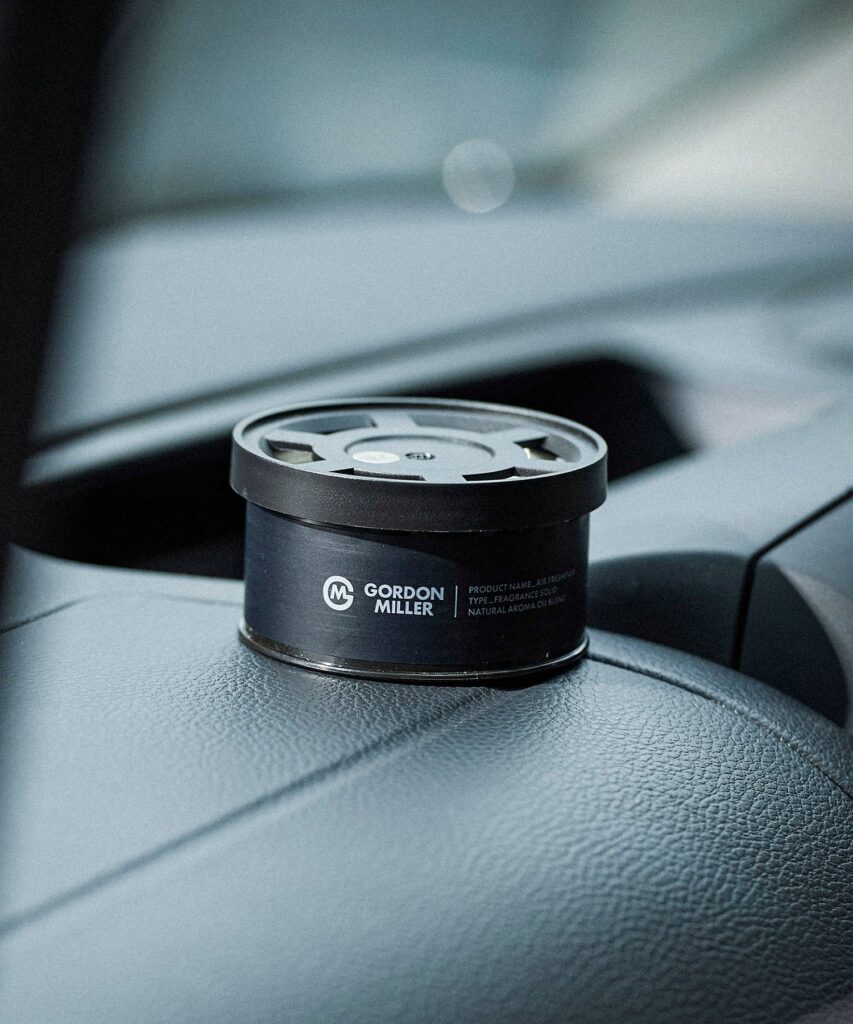 カーフレグランス　車内　車　置き型　ソリッド　人気　ブランド　メンズ　おすすめ　おしゃれ　芳香剤　アロマ