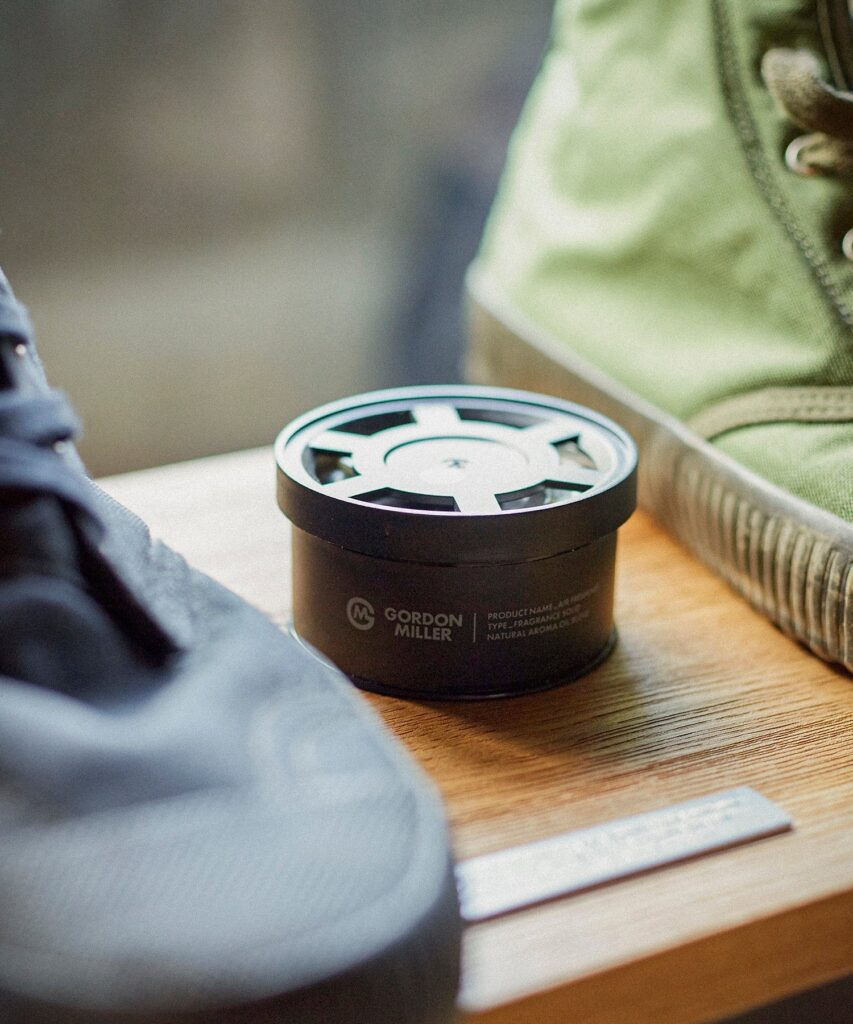 カーフレグランス　車内　車　置き型　ソリッド　人気　ブランド　メンズ　おすすめ　おしゃれ　芳香剤　アロマ