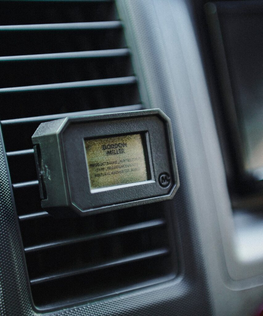 カーフレグランス　車内　車　かけるだけ　エアコン差し込み　人気　ブランド　メンズ　おすすめ　おしゃれ　芳香剤　アロマ　