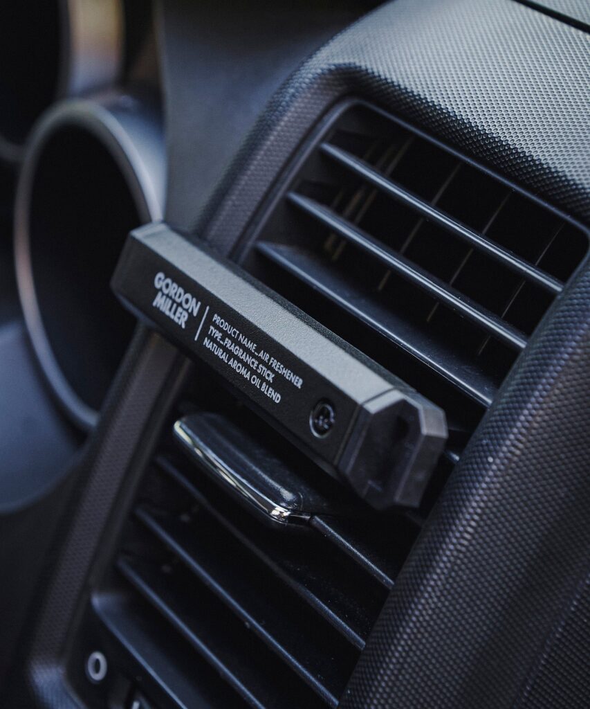 カーフレグランス　車内　車　かけるだけ　エアコン差し込み　人気　ブランド　メンズ　おすすめ　おしゃれ　芳香剤　アロマ