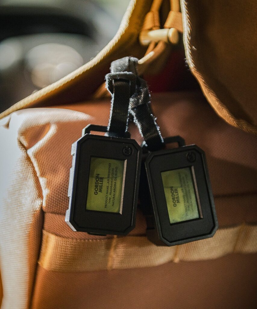 カーフレグランス　車内　車　かけるだけ　エアコン差し込み　人気　ブランド　メンズ　おすすめ　おしゃれ　芳香剤　アロマ