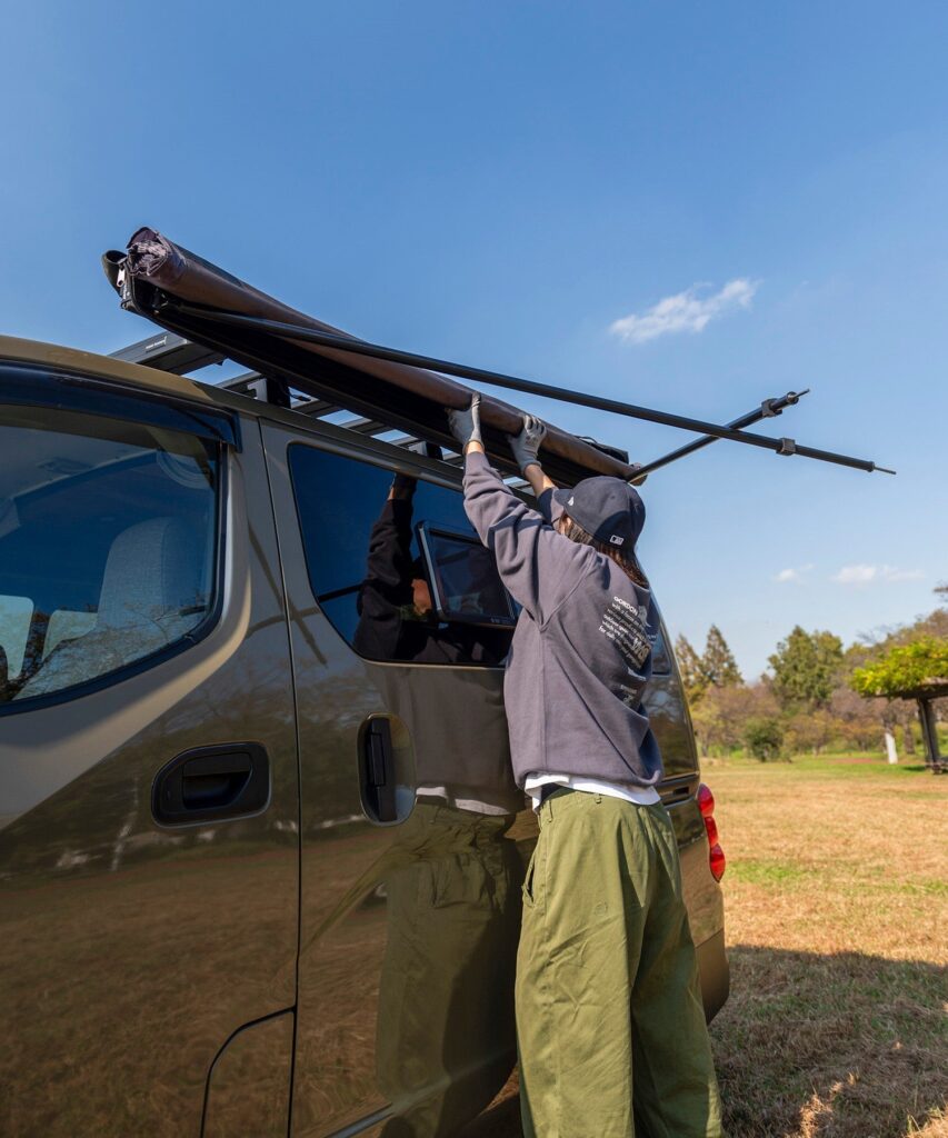 ルーフ　テント　サイドオーニング　おすすめ　カスタムパーツ　おしゃれ　車中泊　取付け　Darche　ダーチ　NV200　ハイゼットカーゴ　別注　取付方法