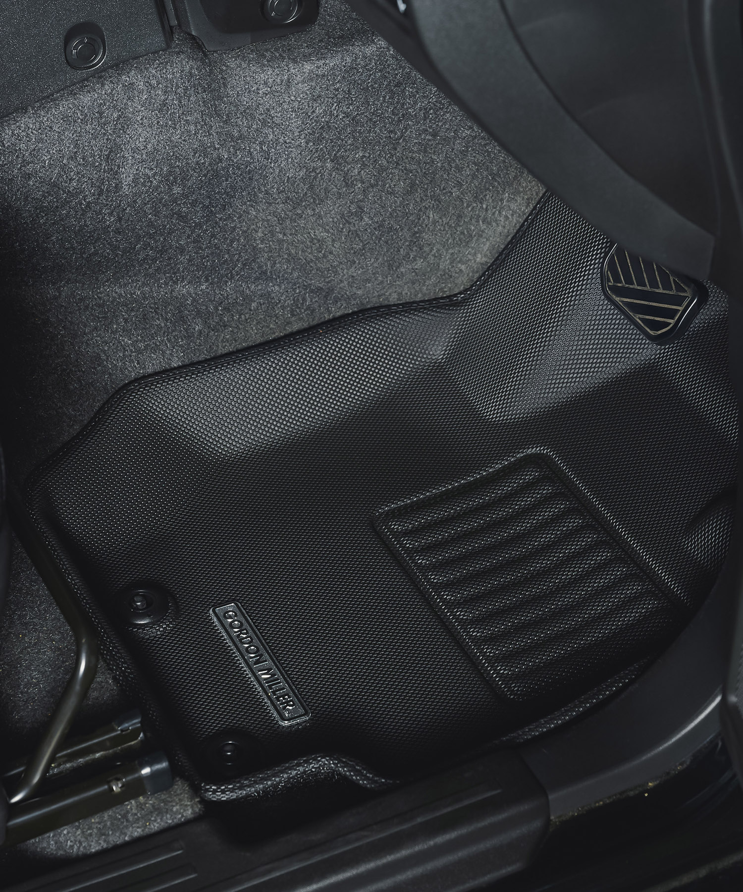 カスタムパーツ マット 車内 車中泊 防水 ジムニー シエラ おすすめ おしゃれ 専用 取付 メーカー