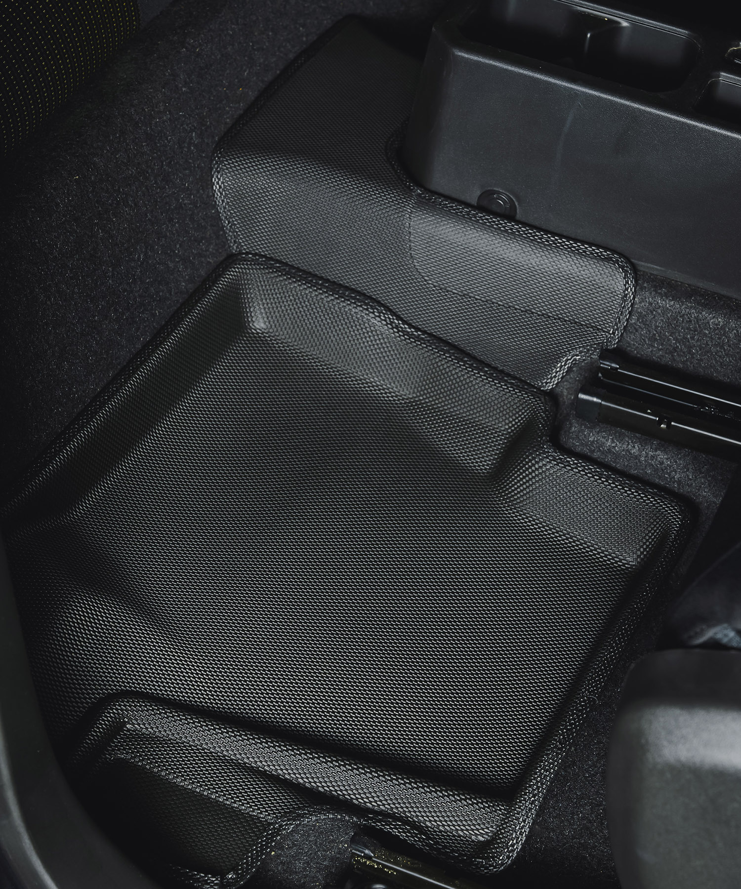 カスタムパーツ マット 車内 車中泊 防水 ジムニー シエラ おすすめ おしゃれ 専用 取付 メーカー