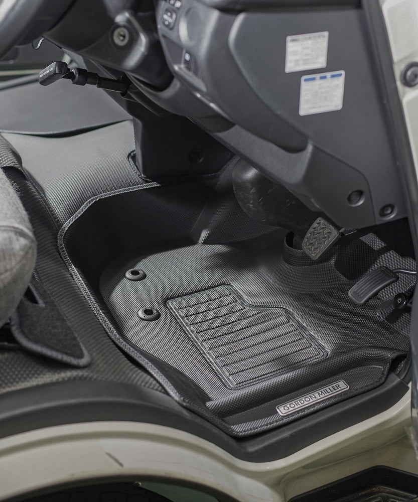 カスタムパーツ マット 車内 車中泊 防水 ハイエース おすすめ おしゃれ 専用 取付 メーカー