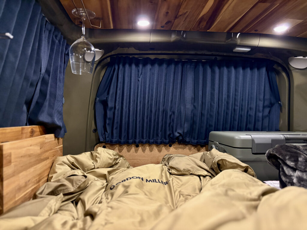 C-01の車内で車中泊