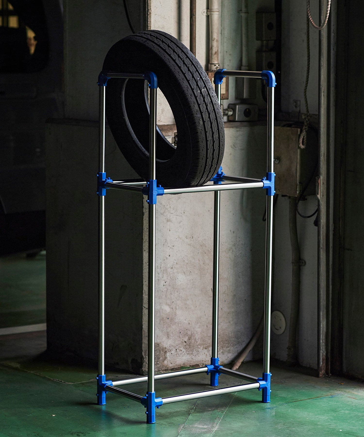 タイヤラック　カーアクセサリー　カー用品　おしゃれ　おすすめ　オートバックス　屋外　洗車　最強