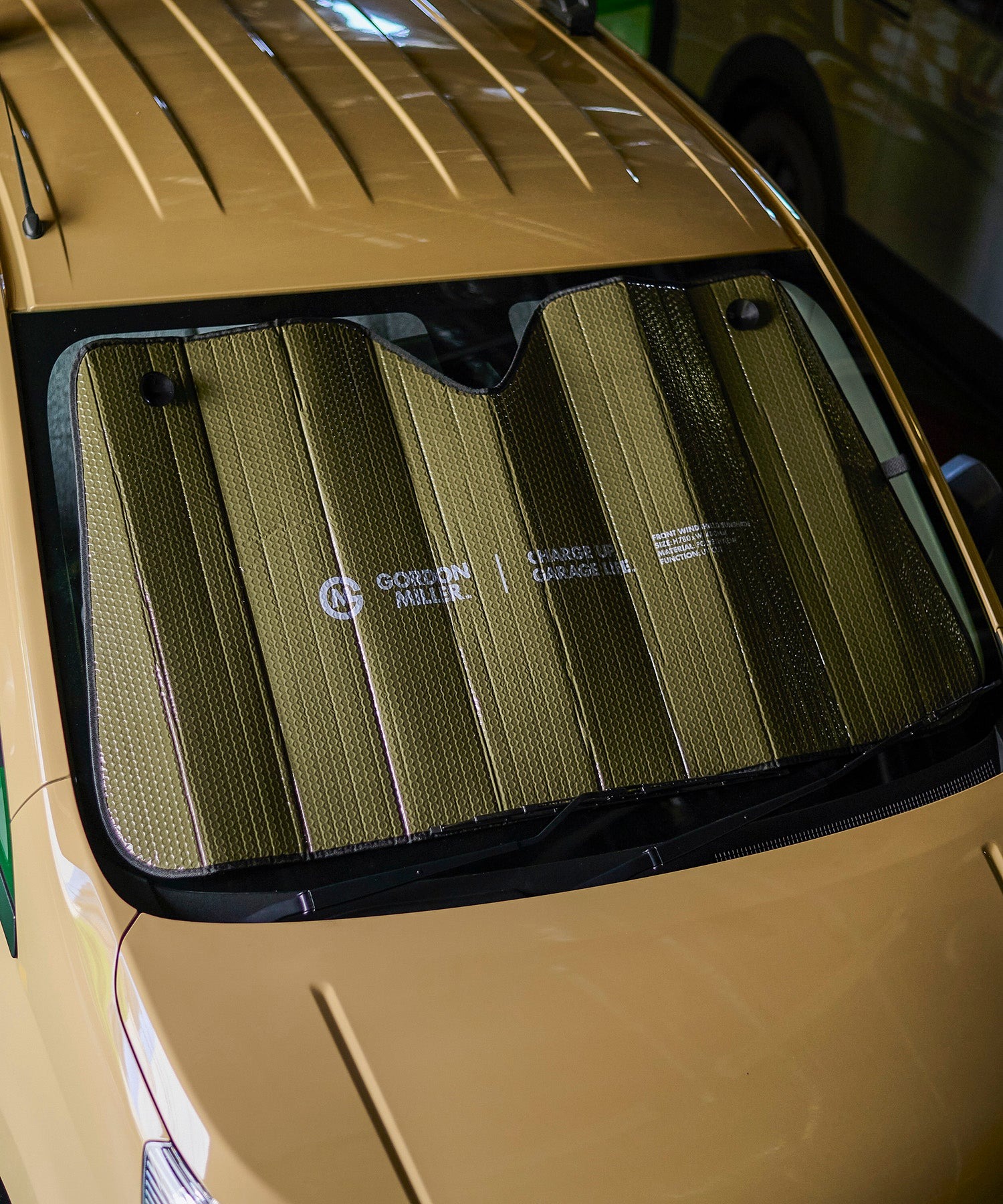 カー用品　おすすめ　おしゃれ　サンシェード　汎用性　防水　防汚　カーアクセサリー　車内　日よけ　車