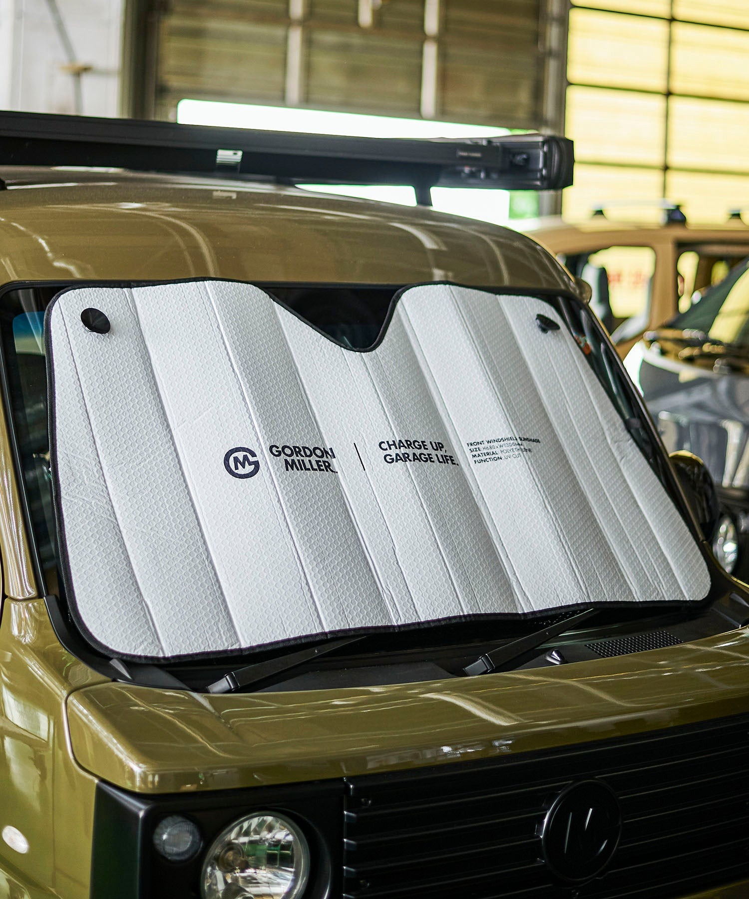 カー用品　おすすめ　おしゃれ　サンシェード　汎用性　防水　防汚　カーアクセサリー　車内　日よけ　車