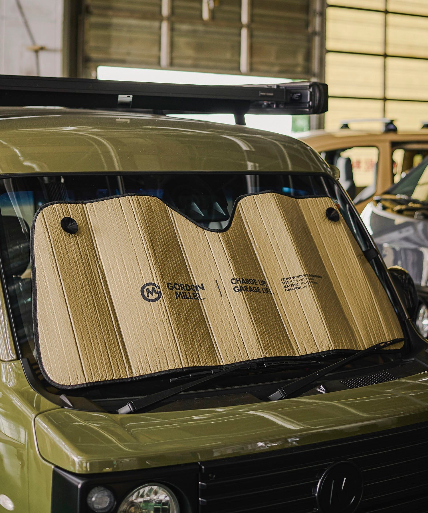 カー用品　おすすめ　おしゃれ　サンシェード　汎用性　防水　防汚　カーアクセサリー　車内　日よけ　車