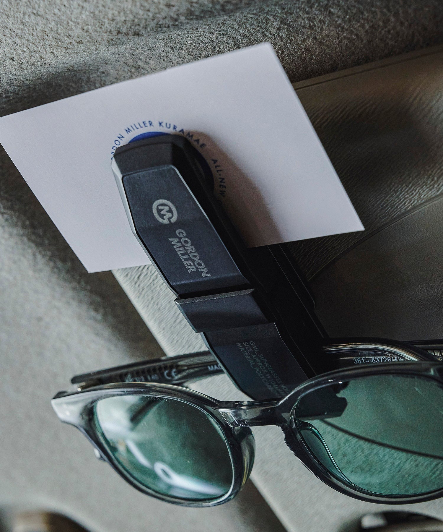 カー用品　おすすめ　おしゃれ　サングラス　クリップ　汎用性　防水　防汚　カーアクセサリー　車内　車