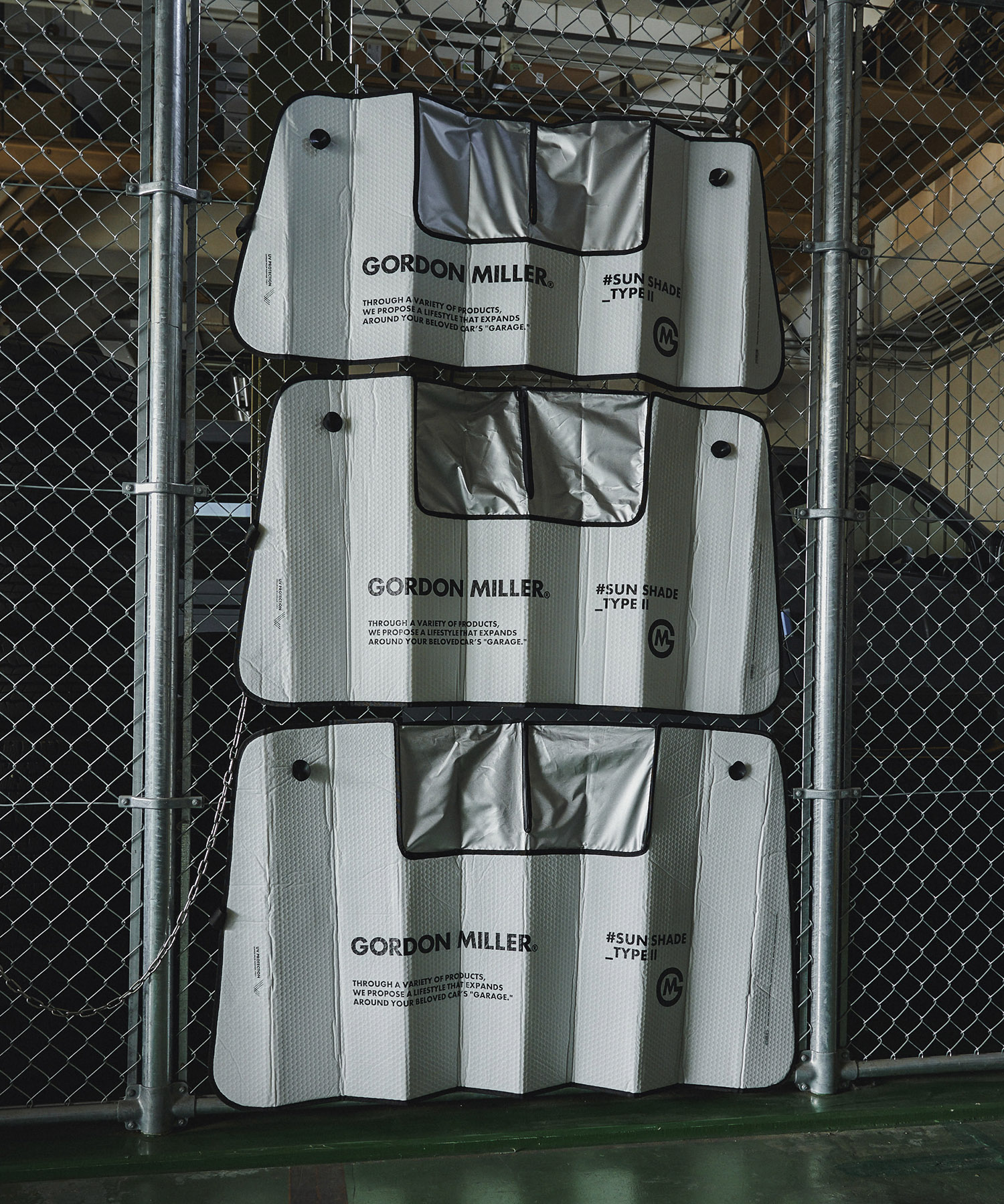 カー用品　おすすめ　おしゃれ　サンシェード　汎用性　防水　防汚　カーアクセサリー　車内　日よけ　車