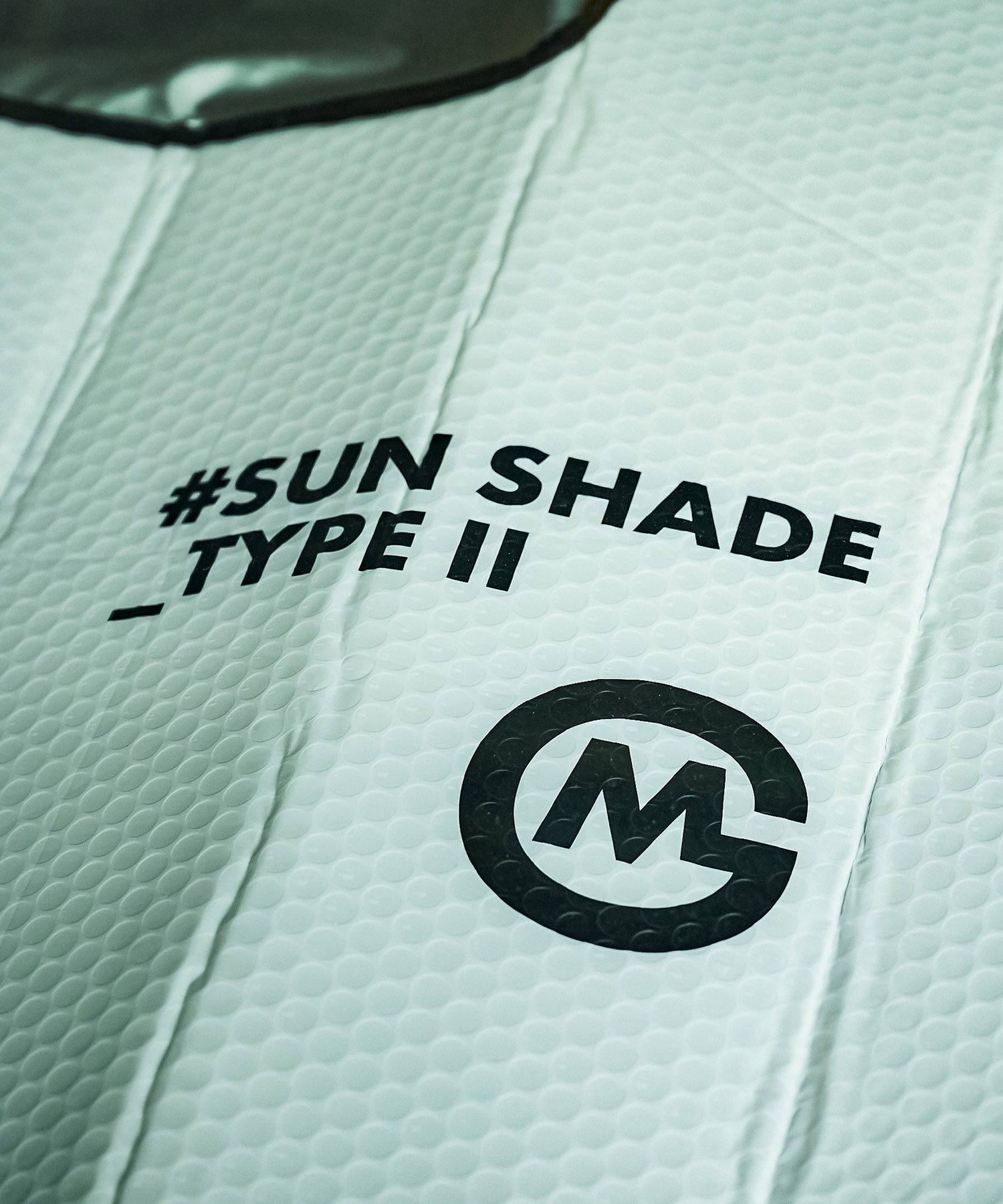 カー用品　おすすめ　おしゃれ　サンシェード　汎用性　防水　防汚　カーアクセサリー　車内　日よけ　車