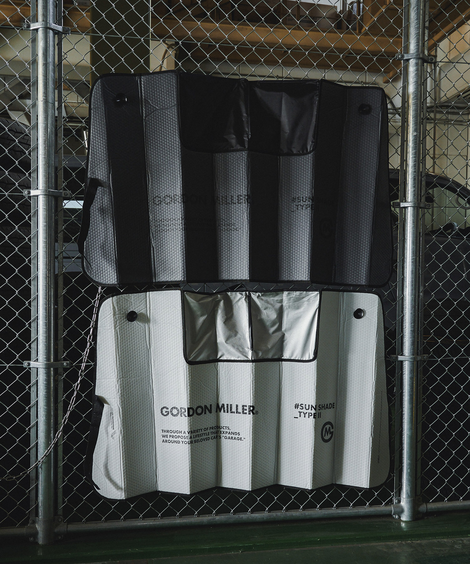 カー用品　おすすめ　おしゃれ　サンシェード　汎用性　防水　防汚　カーアクセサリー　車内　日よけ　車