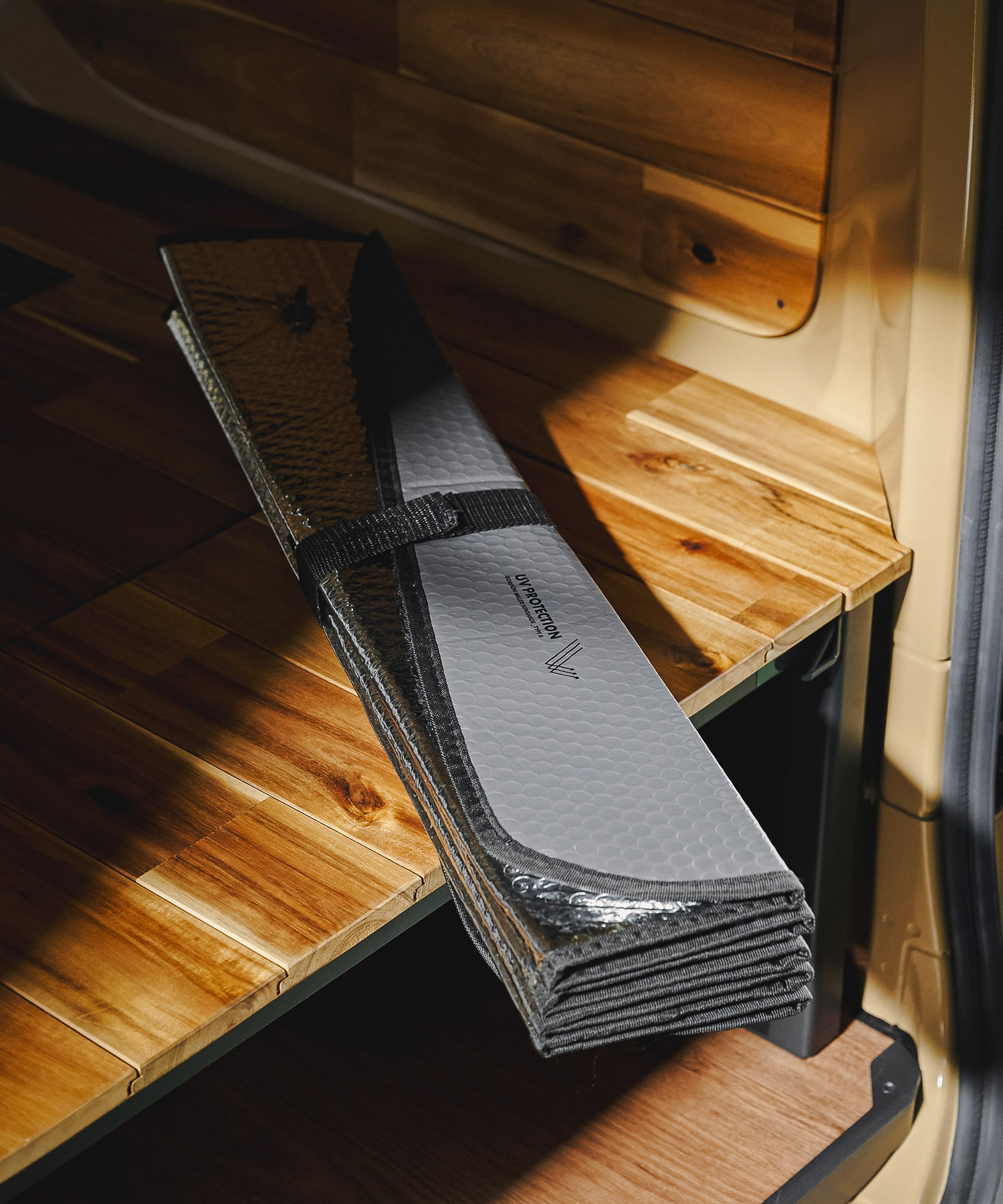 カー用品　おすすめ　おしゃれ　サンシェード　汎用性　防水　防汚　カーアクセサリー　車内　日よけ　車