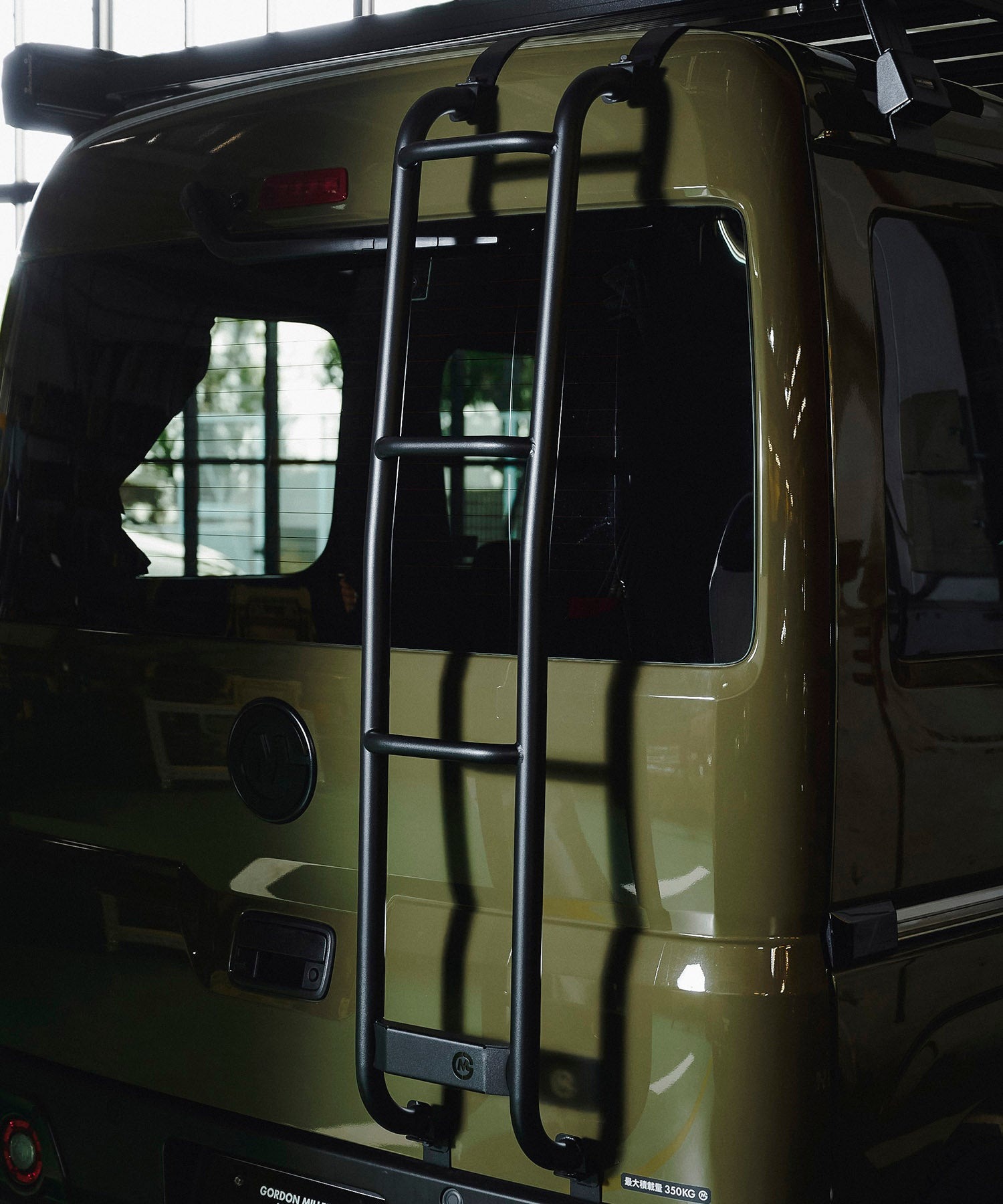 カスタムパーツ　リアラダー　おすすめ　おしゃれ　はしご　ハイゼットカーゴ　車種専用　