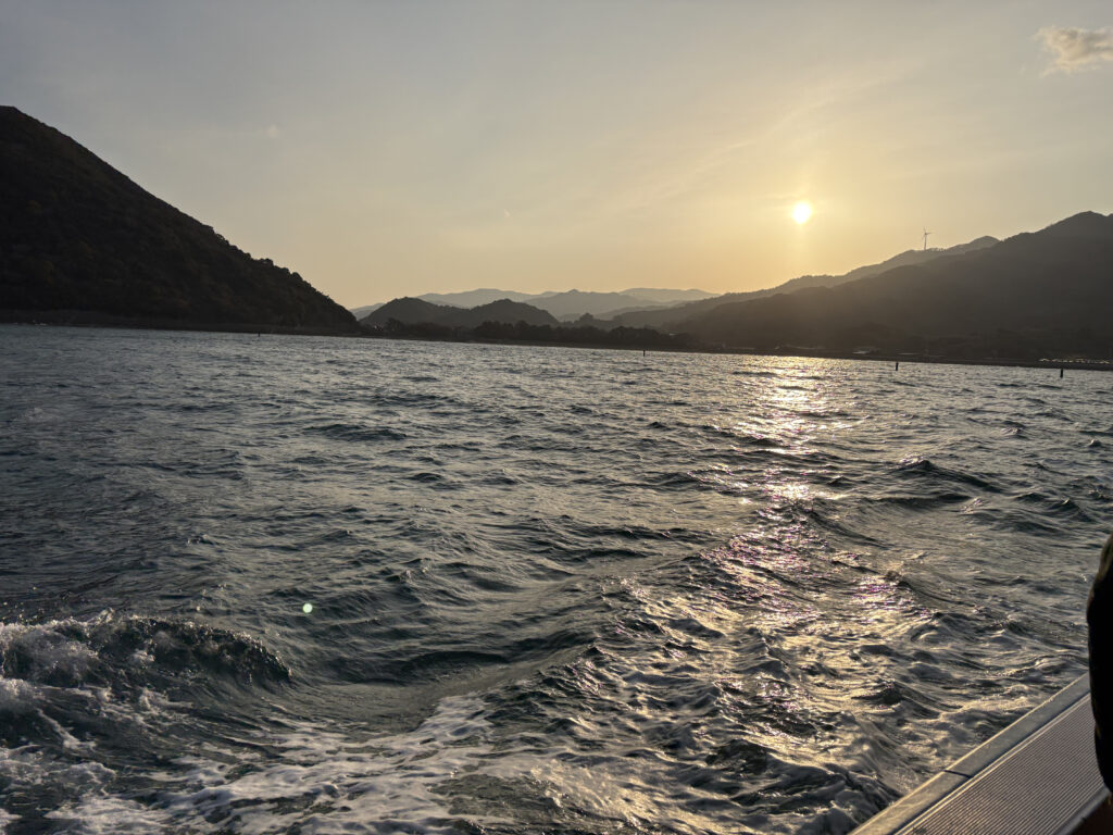 船上から眺める日の出