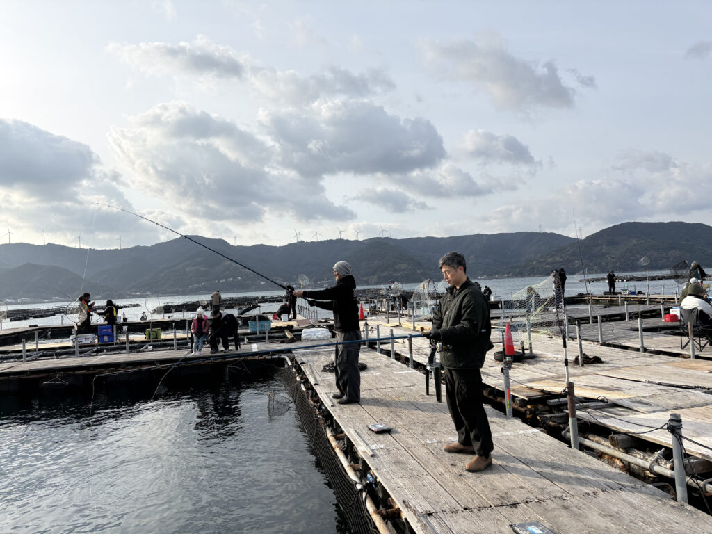 海釣りを楽しむオフ会参加者