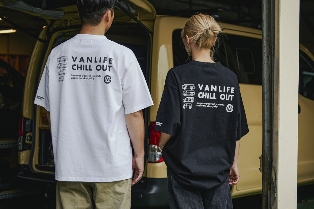 アパレル　ワークウェア　おしゃれ　おすすめ　グラフィック　Tシャツ　
ポケットT　バンライフ チル　ロゴT