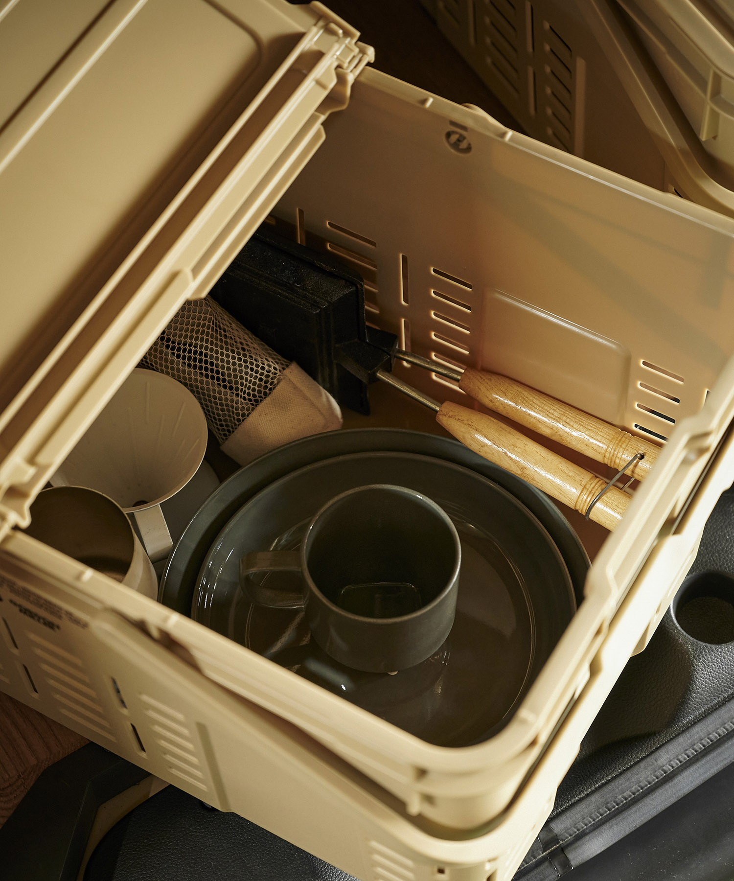 メッシュ　カーゴ　フタつき　スタッキング　収納　ハード　ボックス　持ち手　おしゃれ　おすすめ　