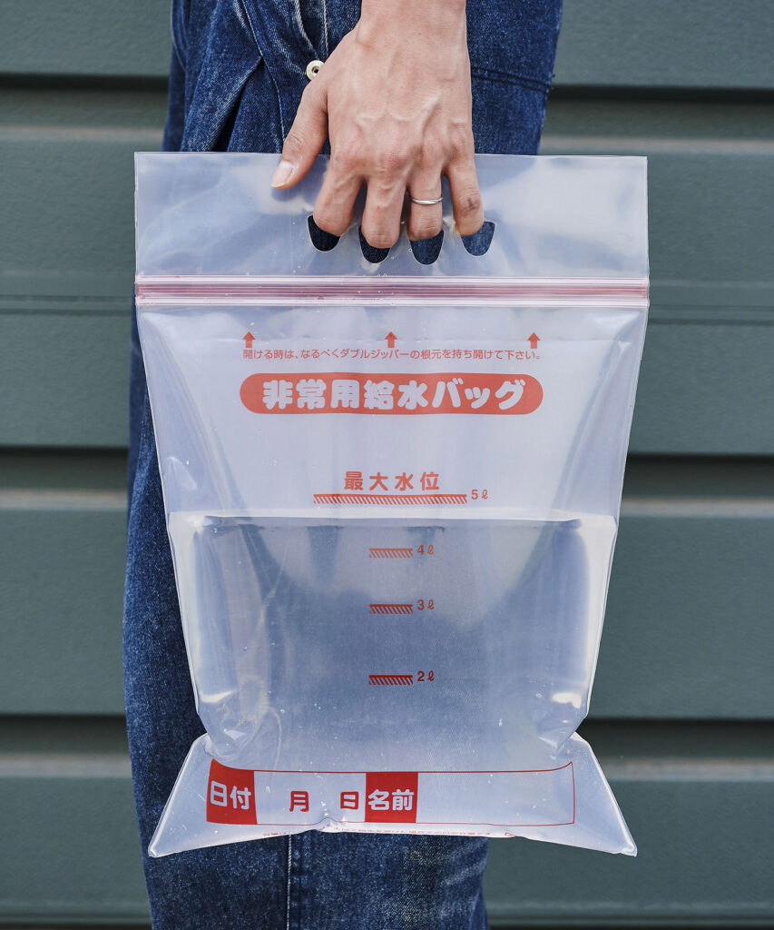 エマージェンシーキット 中身 ポーチ 災害 救急 車 おすすめ おしゃれ 救急セット 持ち歩き 収納 トイレ 備蓄 シートベルトカッター 窓 ハンマー 緊急