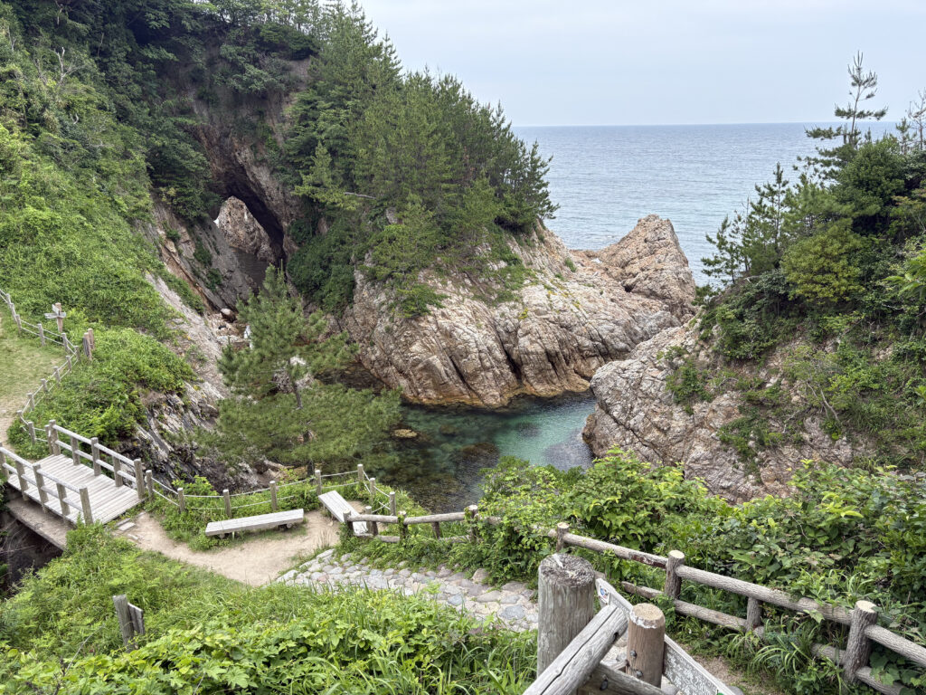 磯ヶ浜横の岩場