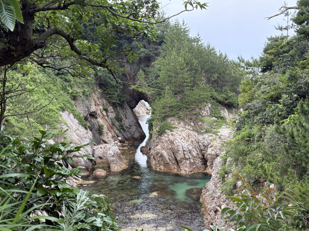 磯ヶ浜横の岩場
